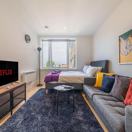 Cozy Apartments - Free Wifi And Parking Onsite Feltham Exteriér fotografie