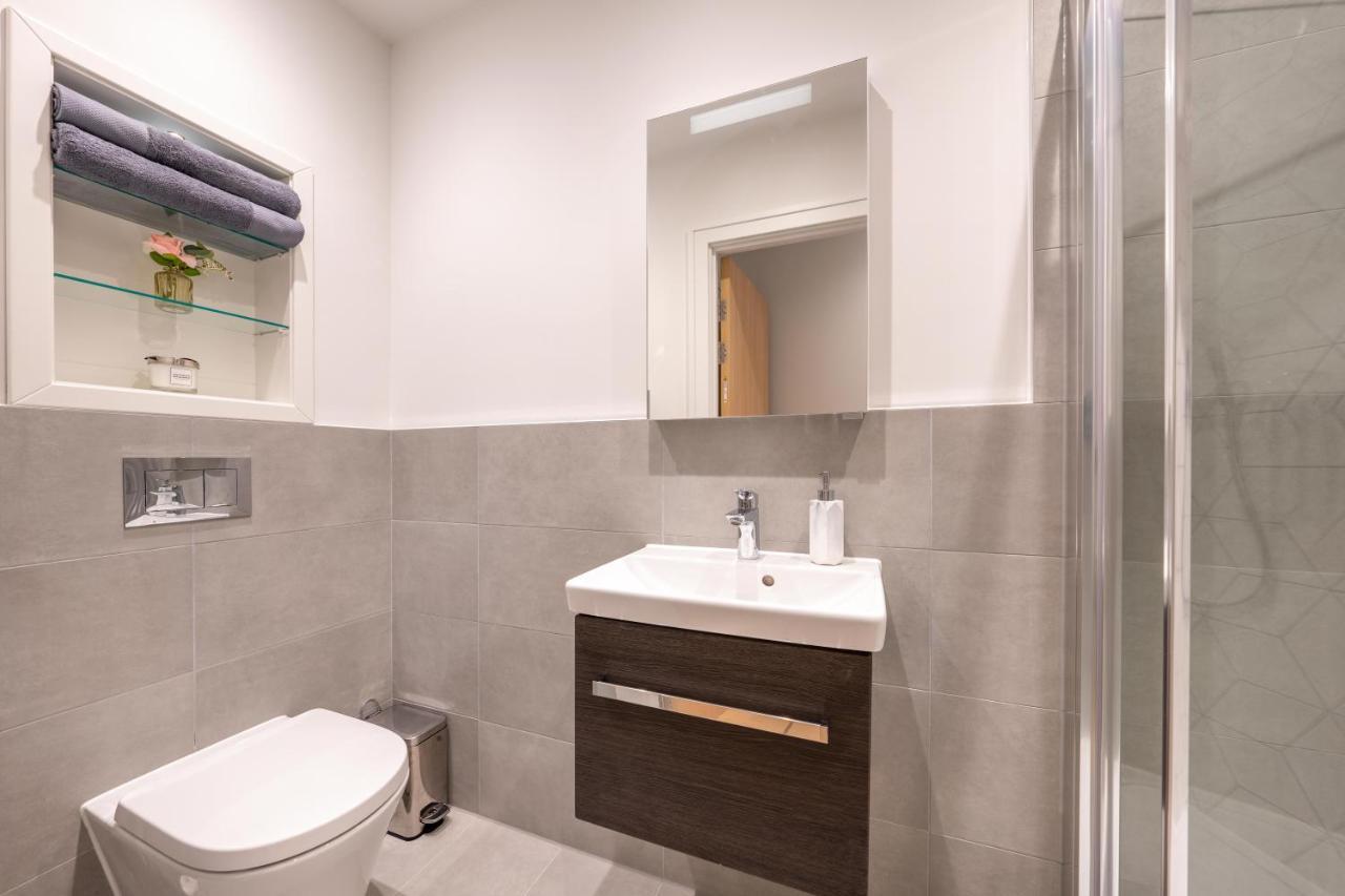 Cozy Apartments - Free Wifi And Parking Onsite Feltham Exteriér fotografie