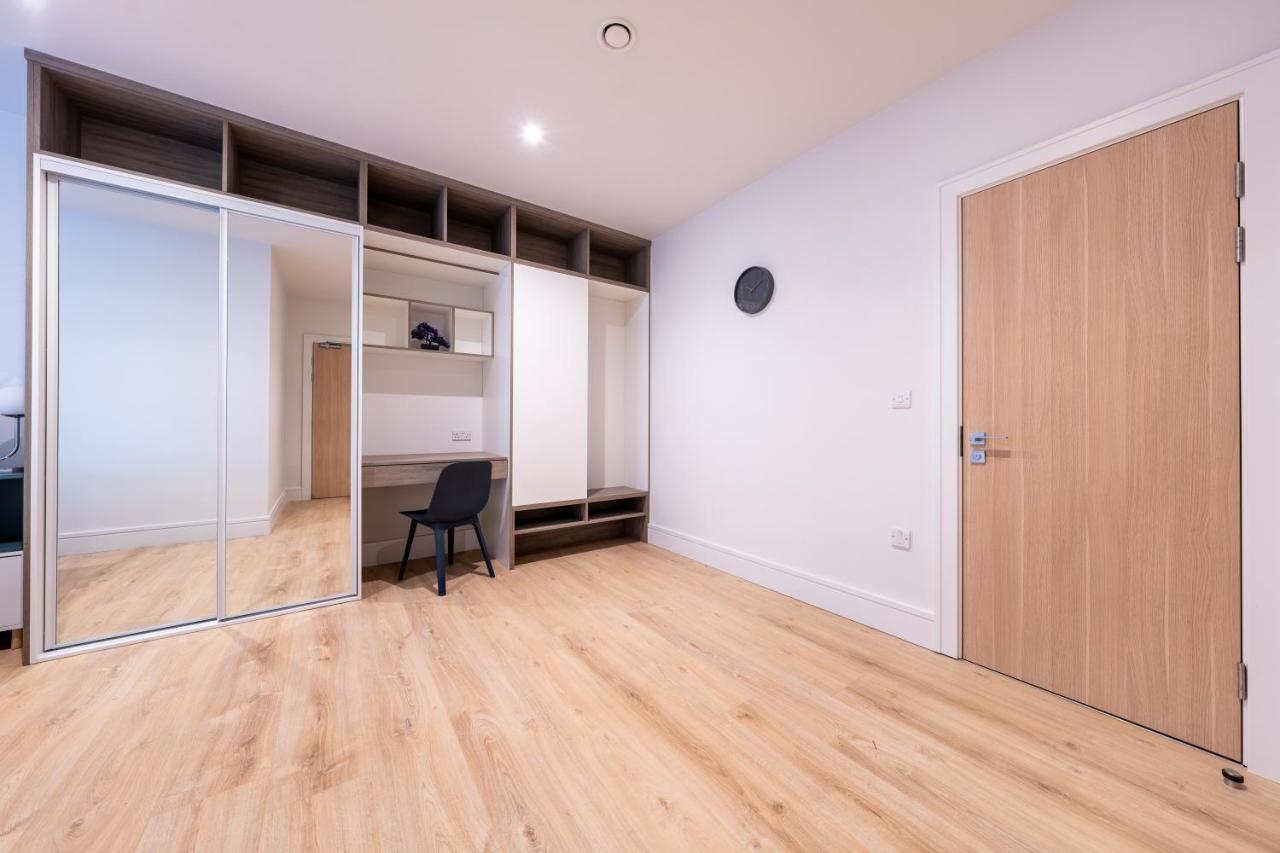 Cozy Apartments - Free Wifi And Parking Onsite Feltham Exteriér fotografie