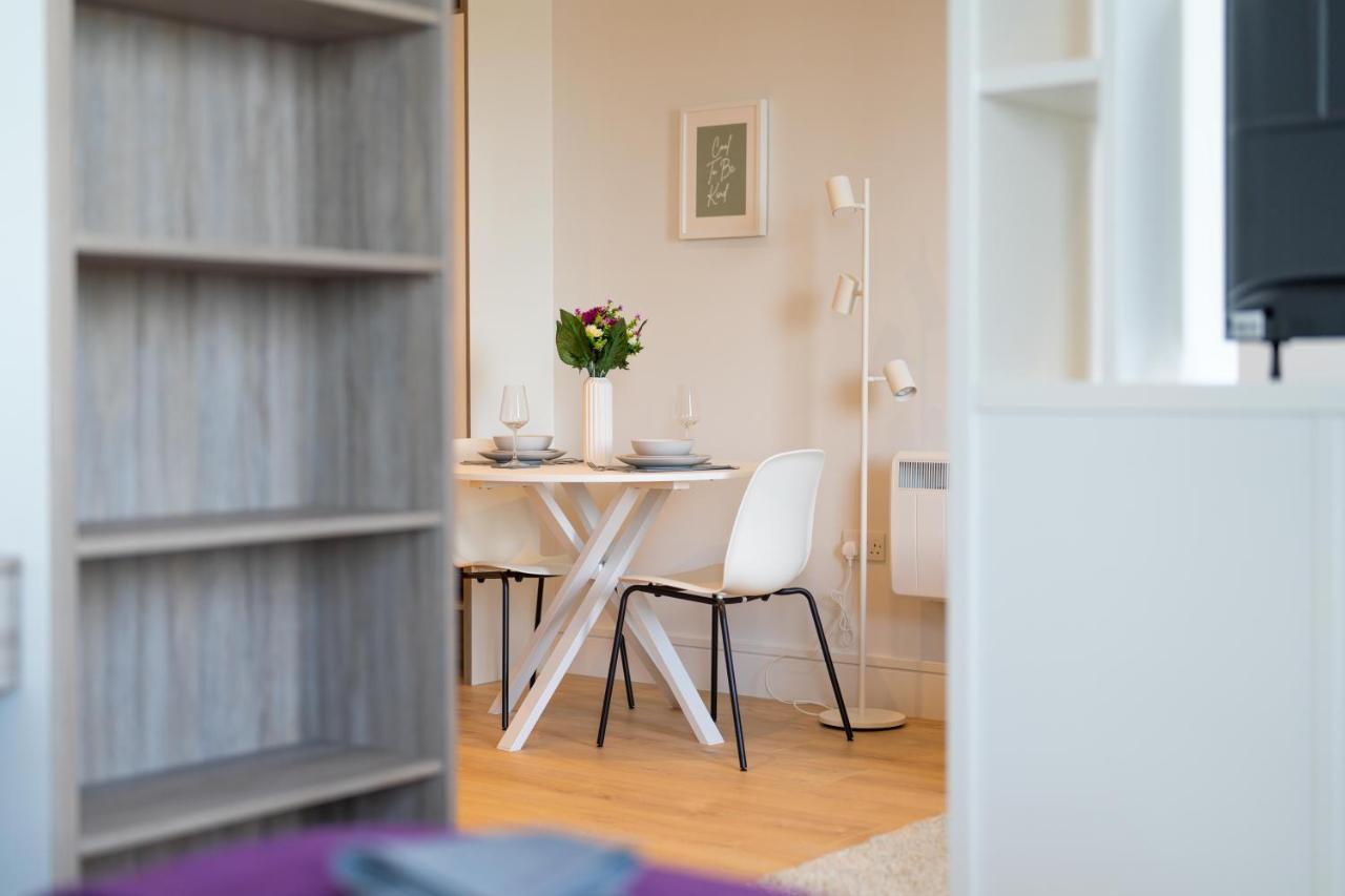 Cozy Apartments - Free Wifi And Parking Onsite Feltham Exteriér fotografie